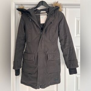 Aritzia Golden by TNA Bancroft Parka Altitude Series Goose Down -XS fitted